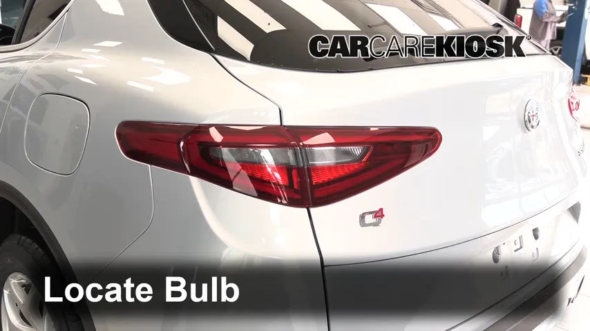 2021 Alfa Romeo Stelvio Sprint 2.0L 4 Cyl. Turbo Éclairage Feux de marche arrière (remplacer une ampoule)